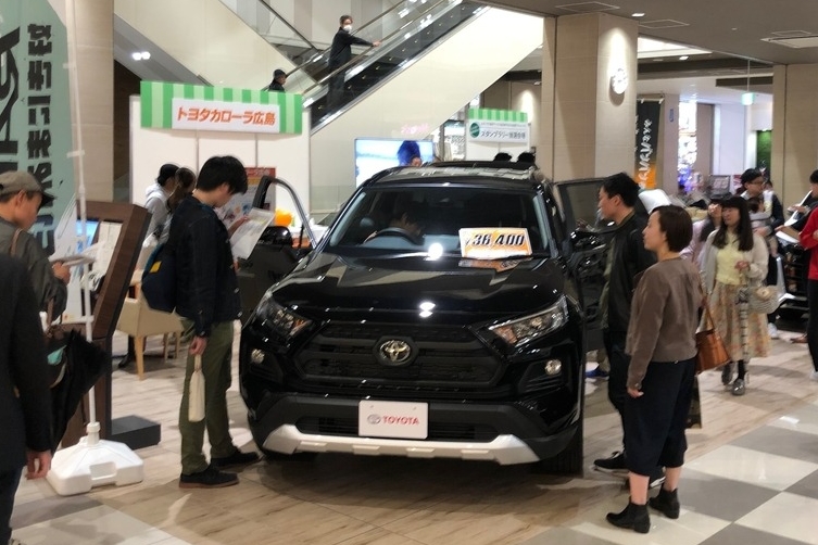移動展示会 カローラ広島