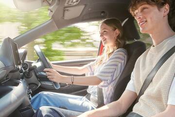 【モデル入り素材】G（ハイブリッド・2WD）