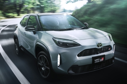 【モデル入り素材】GR SPORT（ハイブリッド・2WD）