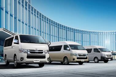 (左):VAN・2WD・2800ディーゼル・標準ボディ・スーパーGL